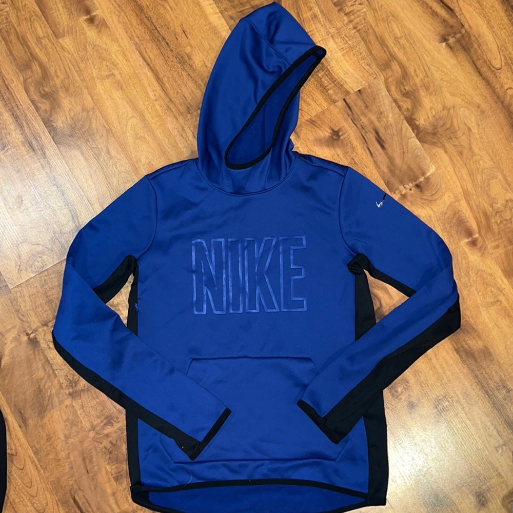 nike sweatshirt